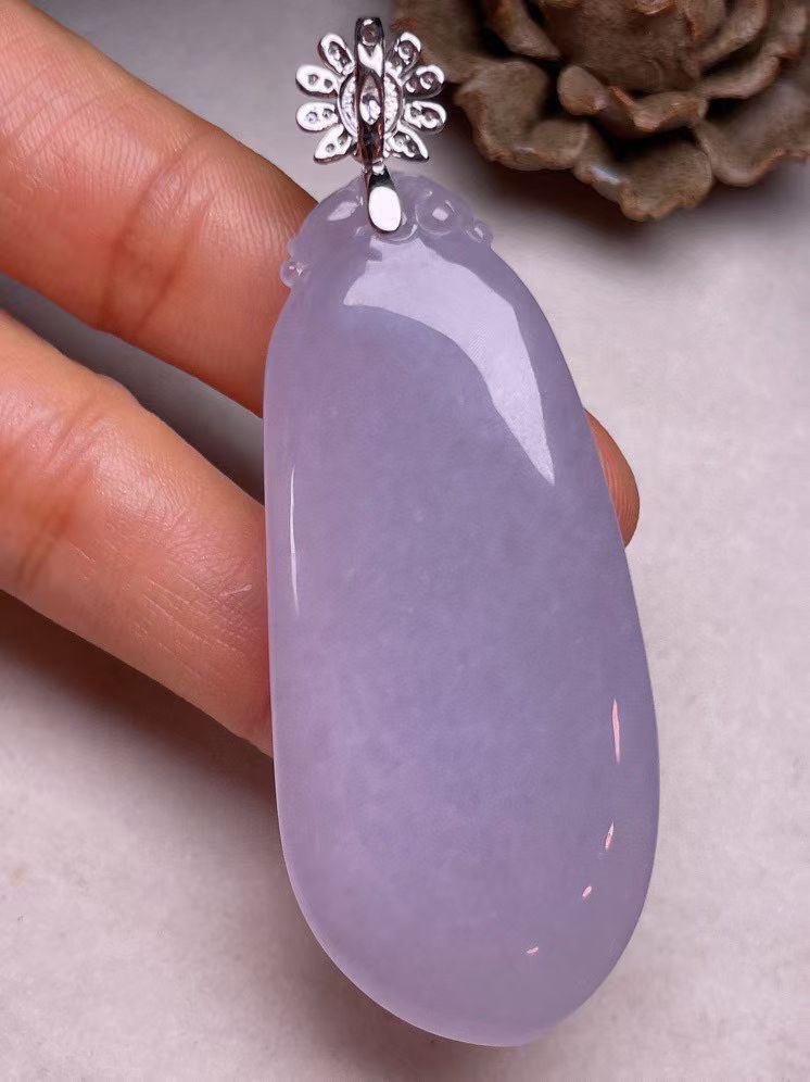 冰糯种紫罗兰福瓜吊坠，真金真钻镶嵌，种水好，玉质细腻 .裸石尺寸 60.7*26.0