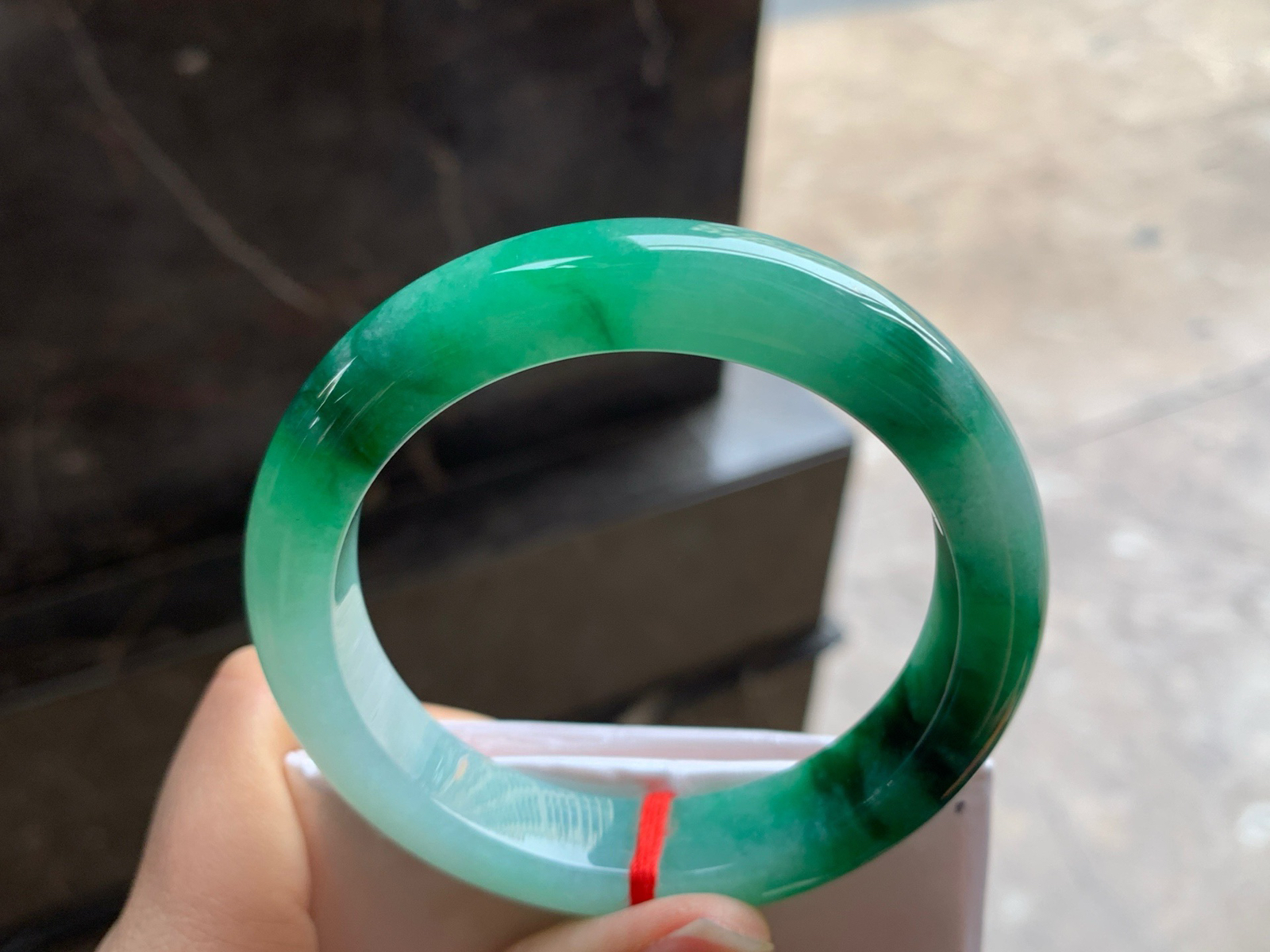 55-12.3-8.8

绿色手镯^_^颜色鲜艳 浓郁