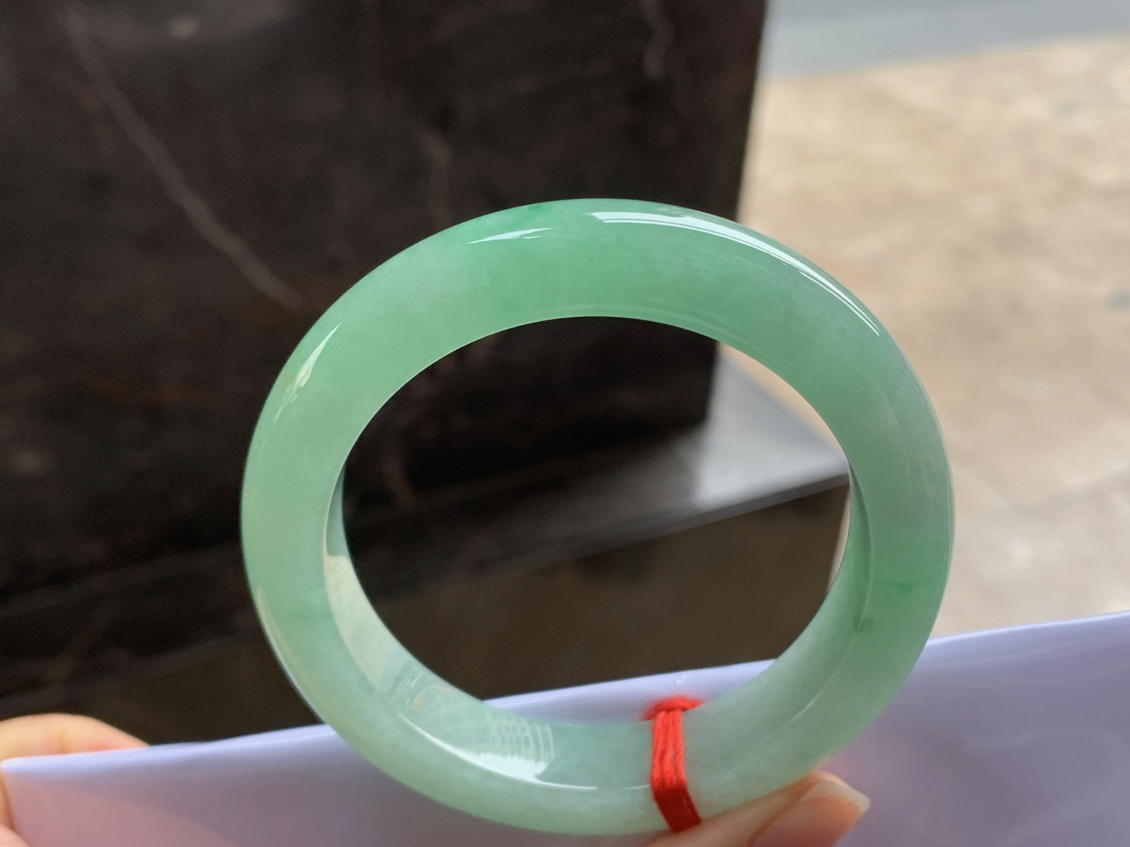 53.5-12.2-9.3

阳绿色手镯^_^色阳 细腻