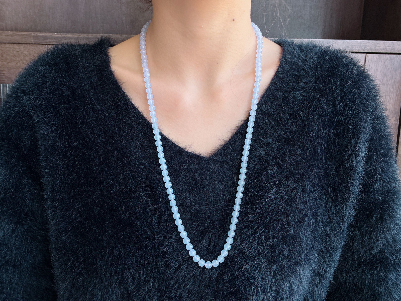 【珠子】高冰紫罗兰珠链圆珠子珠链
【说明】缅料 性价比高  
【尺寸】6mm，32cm
【重量】42.3克
  . 冰凝紫雾凝珠串，玉载清辉绕腕间
  . 淡紫柔光似雾似烟，圆润珠串如冰清露，每一颗都透着通透温润的质感，寓意圆满顺遂、紫气东来，将温婉雅致的东方气韵凝于腕间，自带清灵脱俗的氛围感