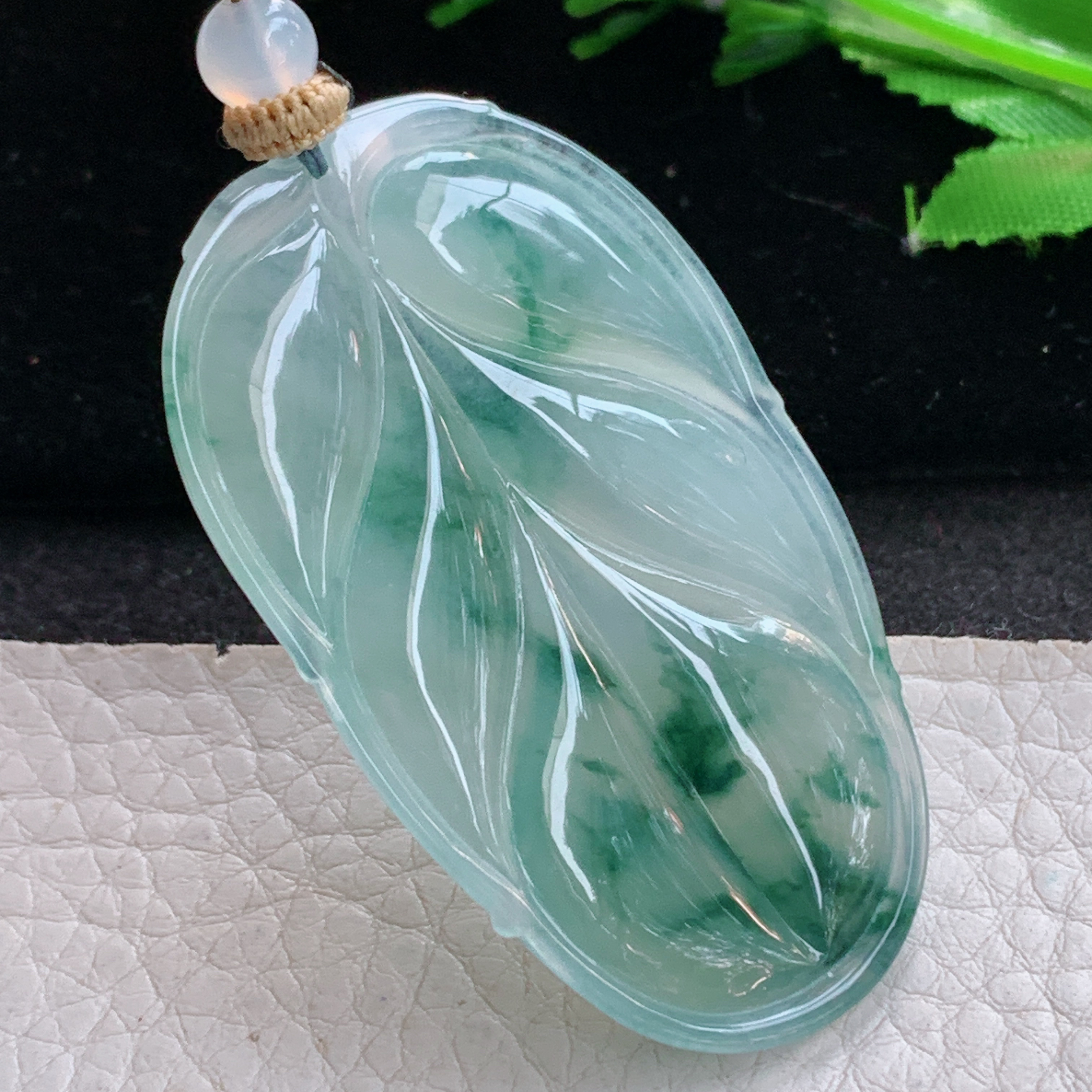 gp 实拍54.3*33.2*6缅甸天然翡翠冰种飘花叶子吊坠金枝玉叶玉坠