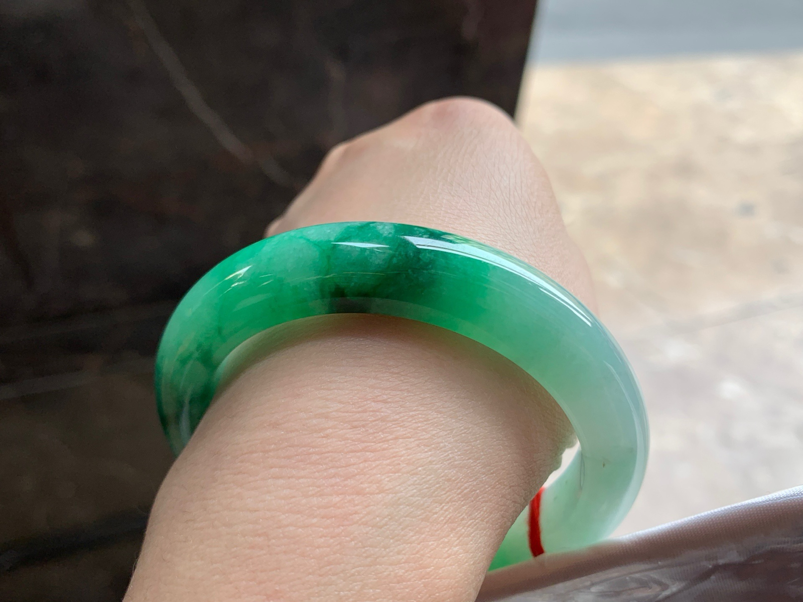 55-12.3-8.8

绿色手镯^_^颜色鲜艳 浓郁