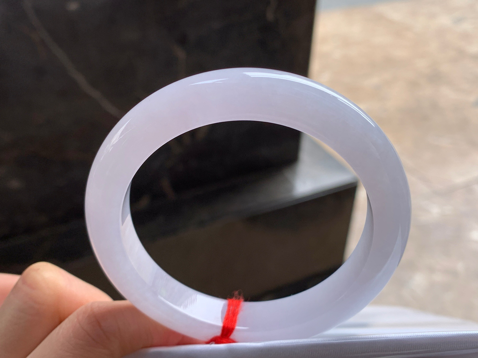 60.5-11.6-9.9

粉春大圈手镯^_^玉质温润 细腻