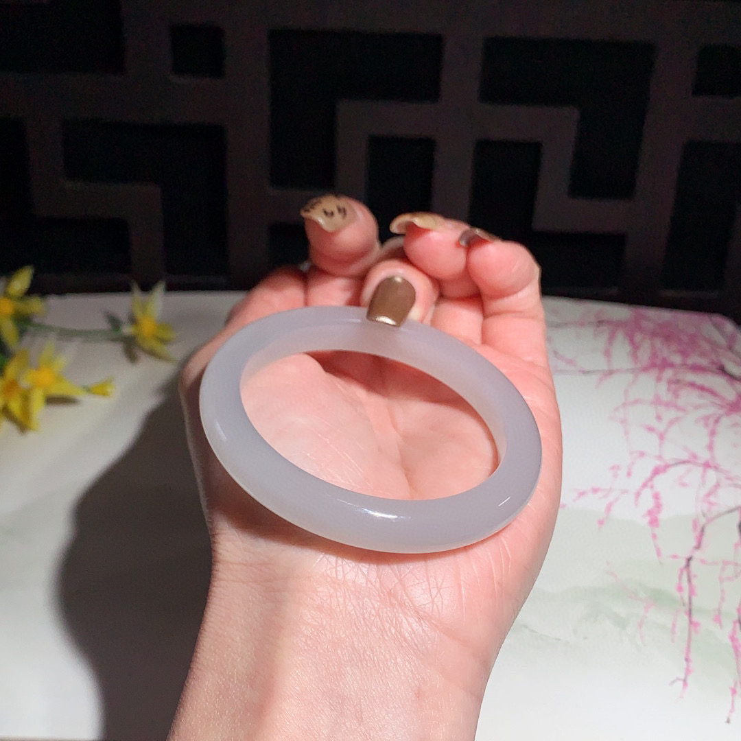 高冰，和田玉51.5圈口紫罗兰色手镯！玉质细腻油润 底色纯净 无裂无杂 脂粉好，品质高。