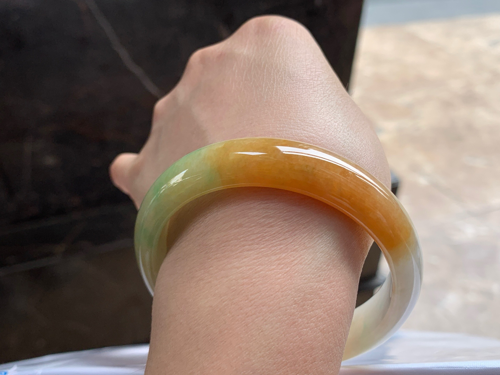 57-13.6-7

红翡手镯^_^颜色鲜艳 玉质温润 细腻