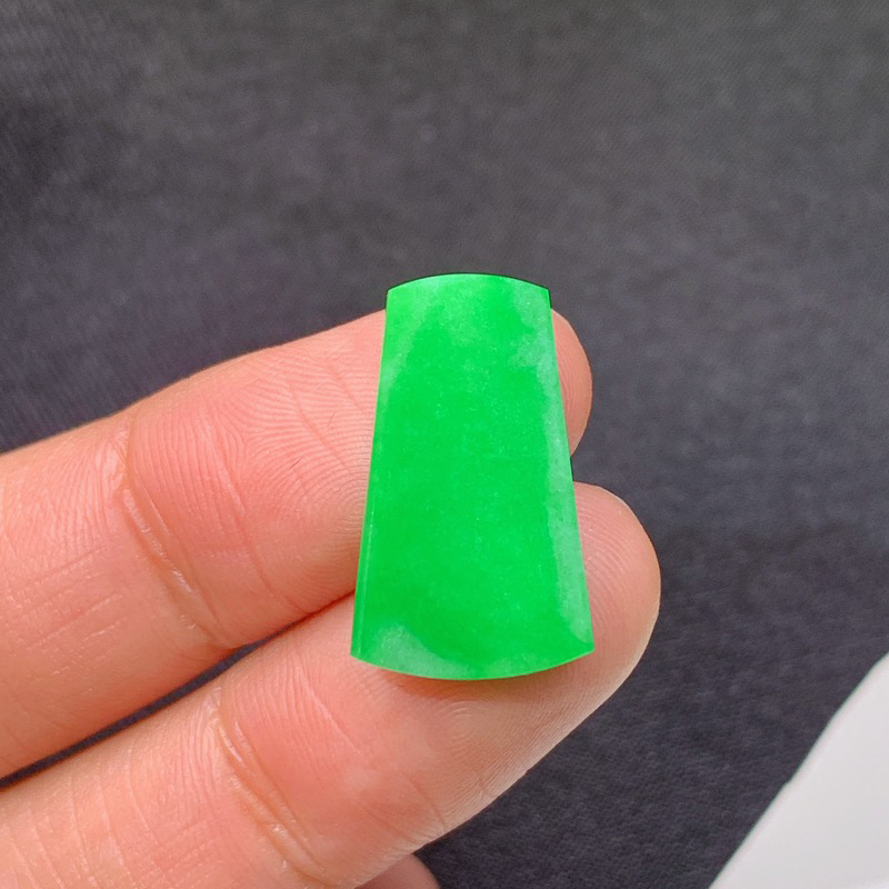 私人专拍
阳绿无事牌，镶嵌佳品，冰润色阳，种水好