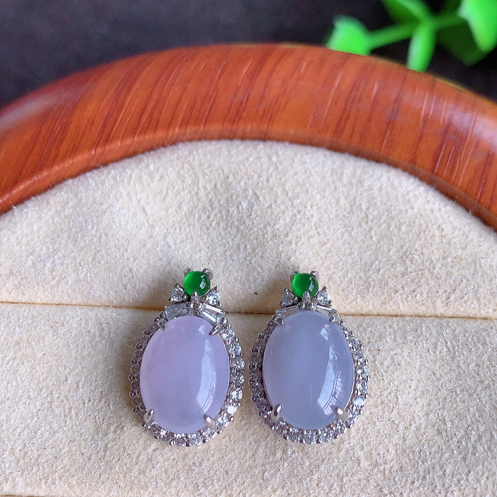 冰透紫罗兰翡翠925银镶嵌耳坠，自然光实拍，翠色灵动，颜色漂亮，种老水足，品相佳，佩戴佳品！W502.5  整体尺寸：16-10.8-5.2mm  裸石尺寸：10-8mm