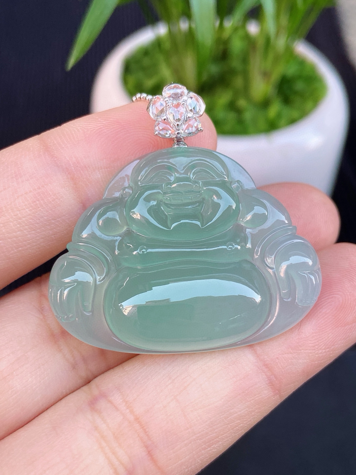 冰晴弥勒佛
冰透水润 底色油润
18k金扣

尺寸如图一 实物更美～