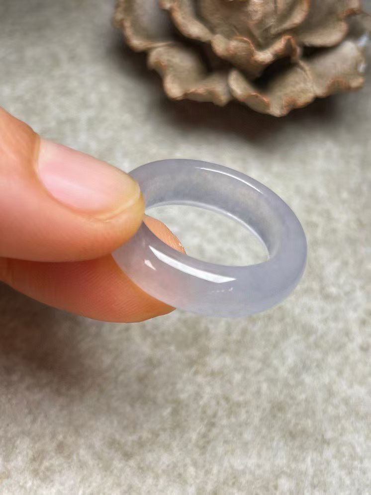 冰种【戒指】、种水好，玉质细腻 ，卖相好‘