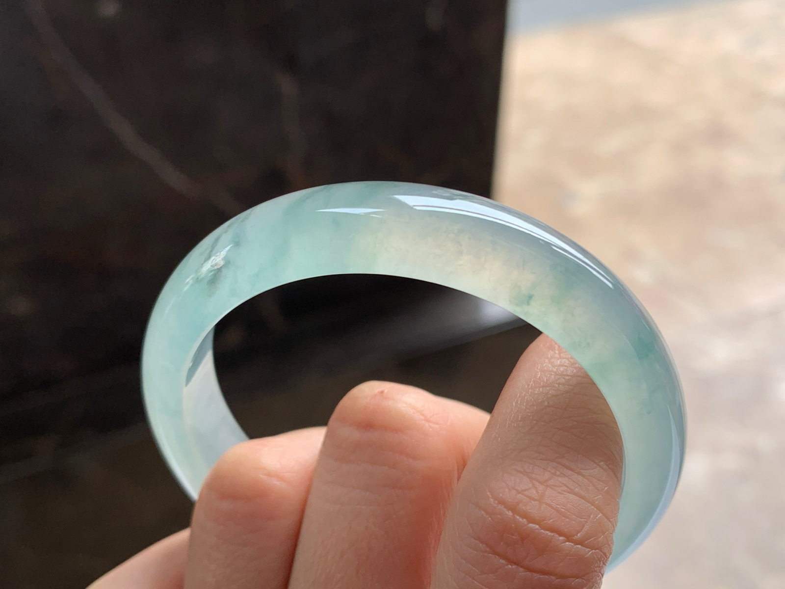 53.5-12.8-6.8

冰蓝花手镯^_^透亮