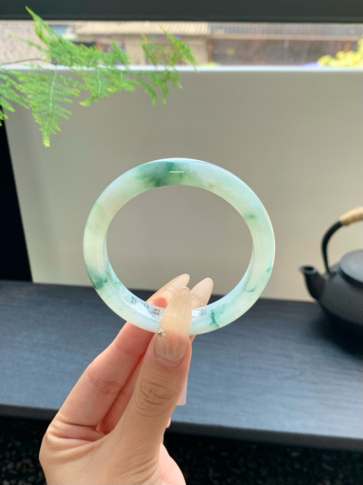 【冰飘花手镯】
精致而优雅，宛如绿叶般翠绿细腻，展现着大自然的生命力和美丽️
【尺寸】57-11