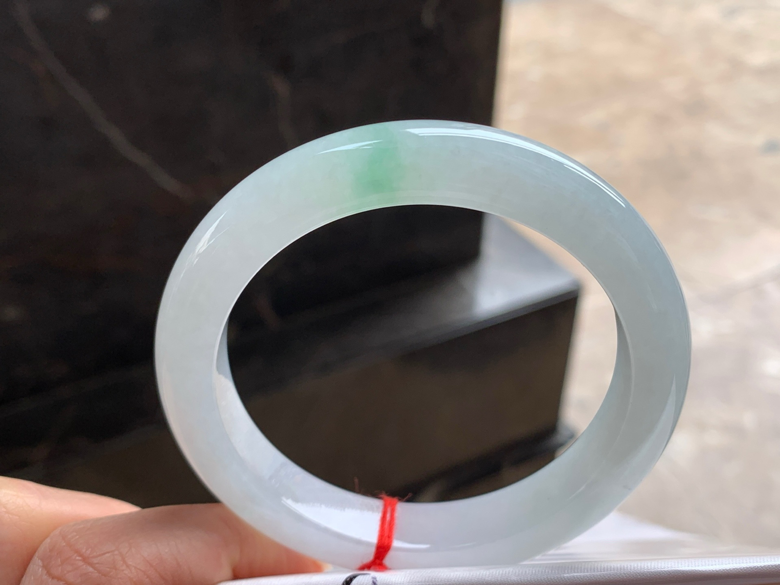 60-11.9-9.9

飘绿手镯^_^底妆干净 清新 大圈