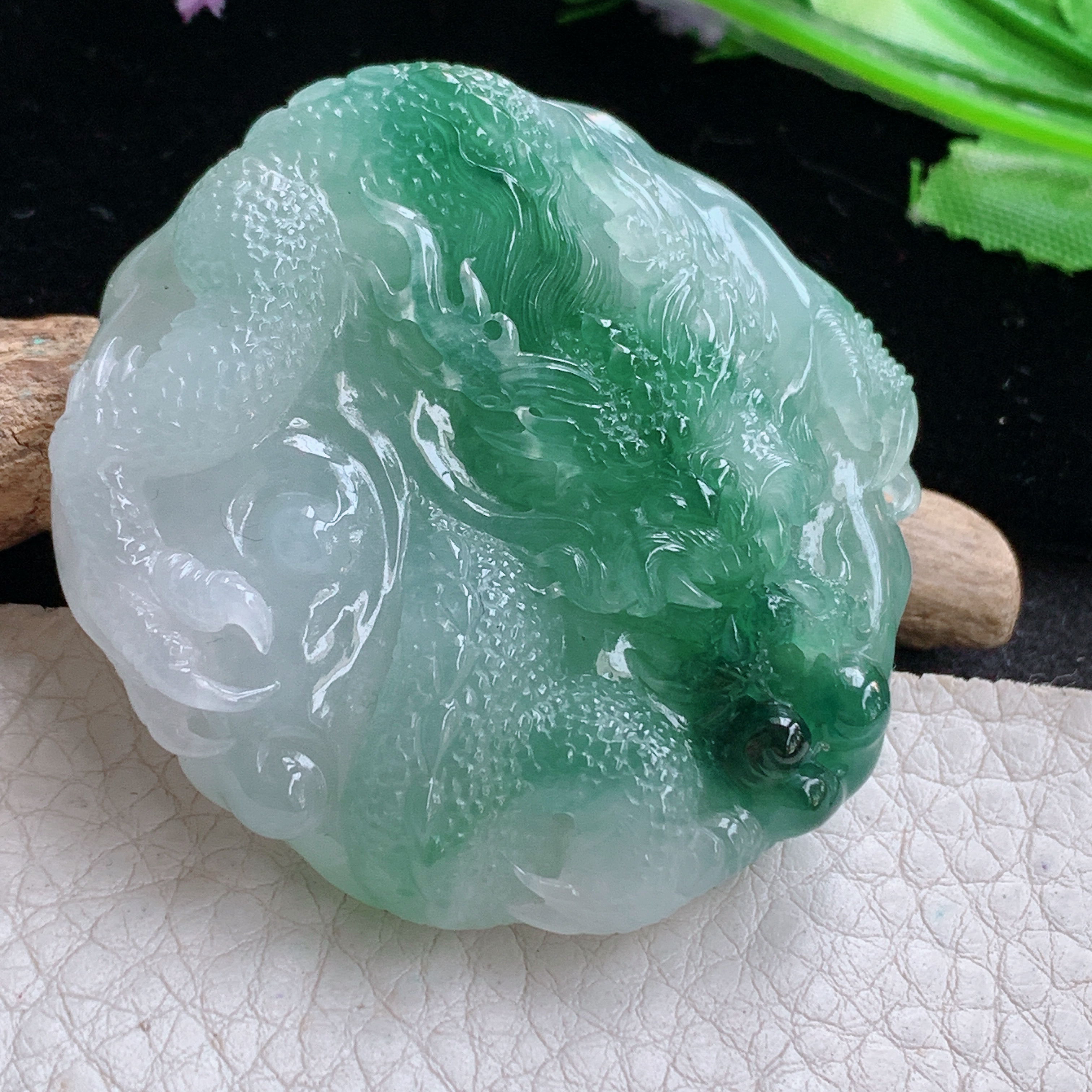 Sx实拍49.5*48*11.3缅甸天然翡翠冰飘绿花望精雕龙牌吊坠男款龙牌项坠