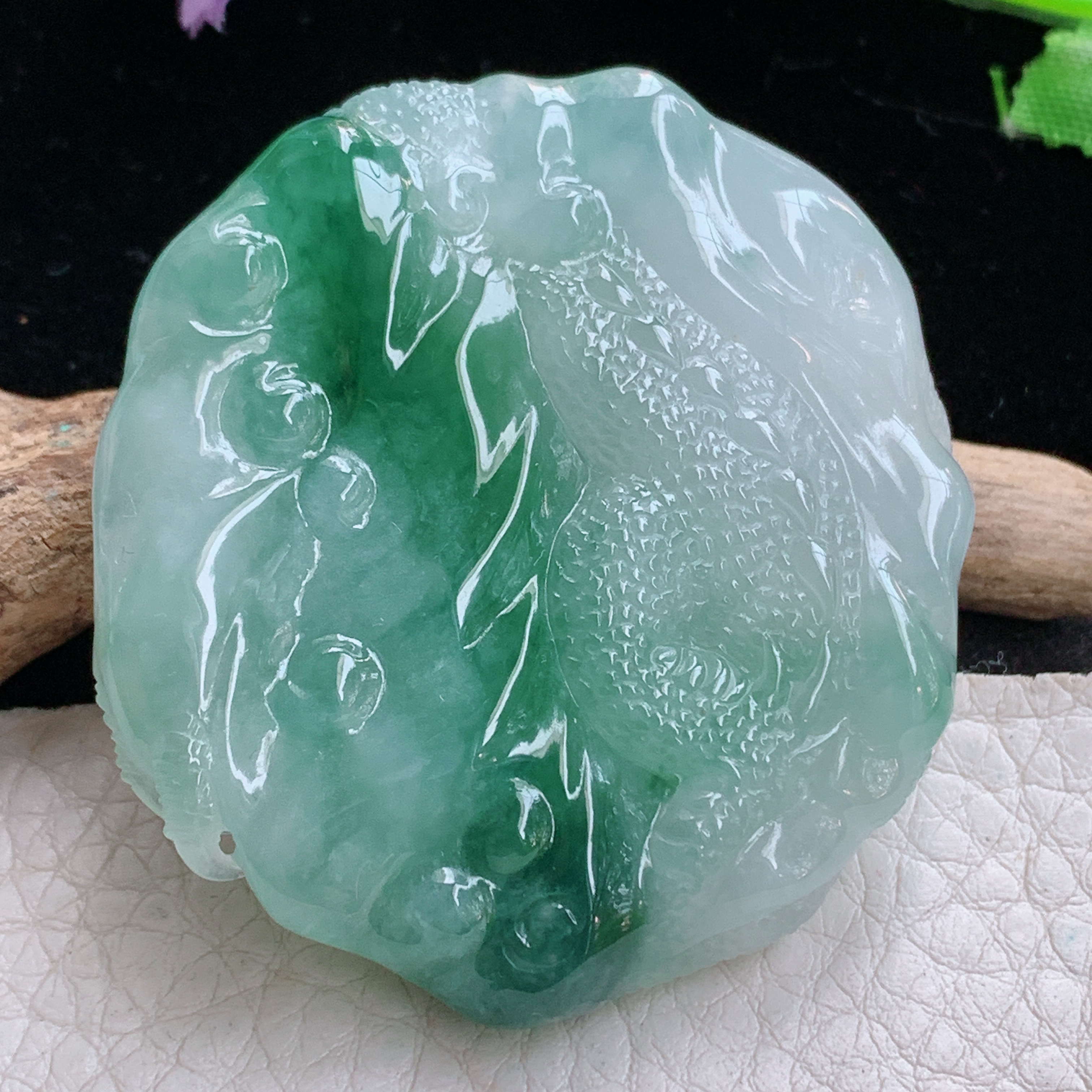 Sx实拍49.5*48*11.3缅甸天然翡翠冰飘绿花望精雕龙牌吊坠男款龙牌项坠