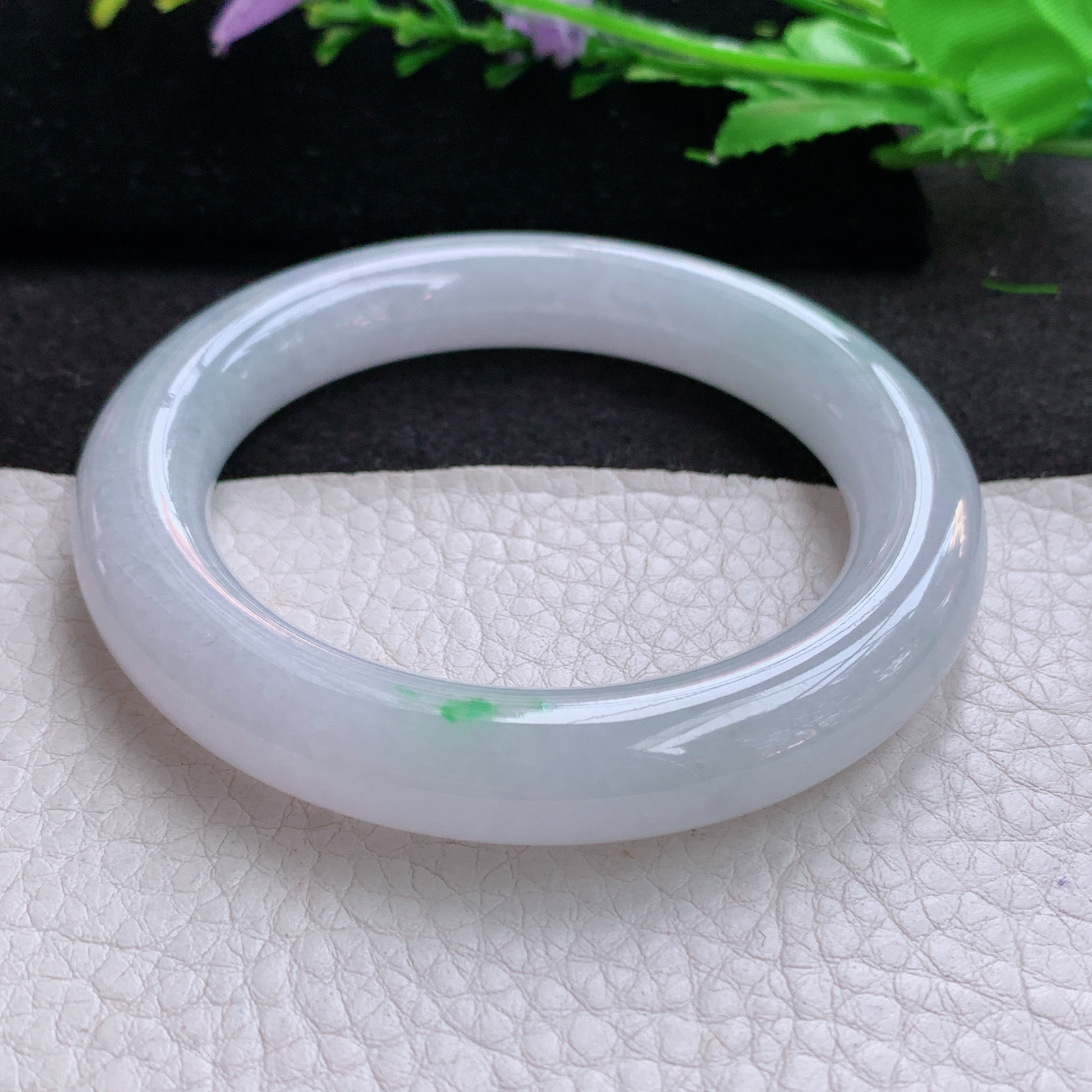 xo实拍56*11.2美人镯 天然缅甸翡翠A货胶润飘阳绿圆条玉手环