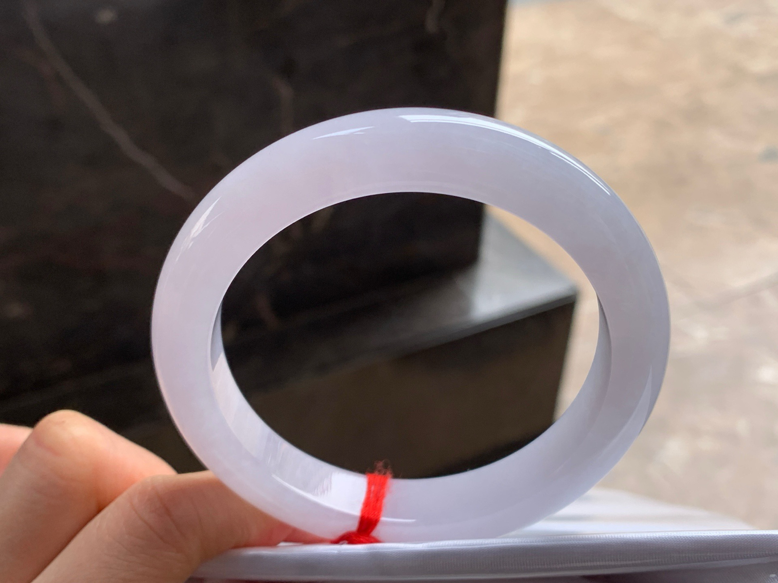 60.5-11.6-9.9

粉春大圈手镯^_^玉质温润 细腻