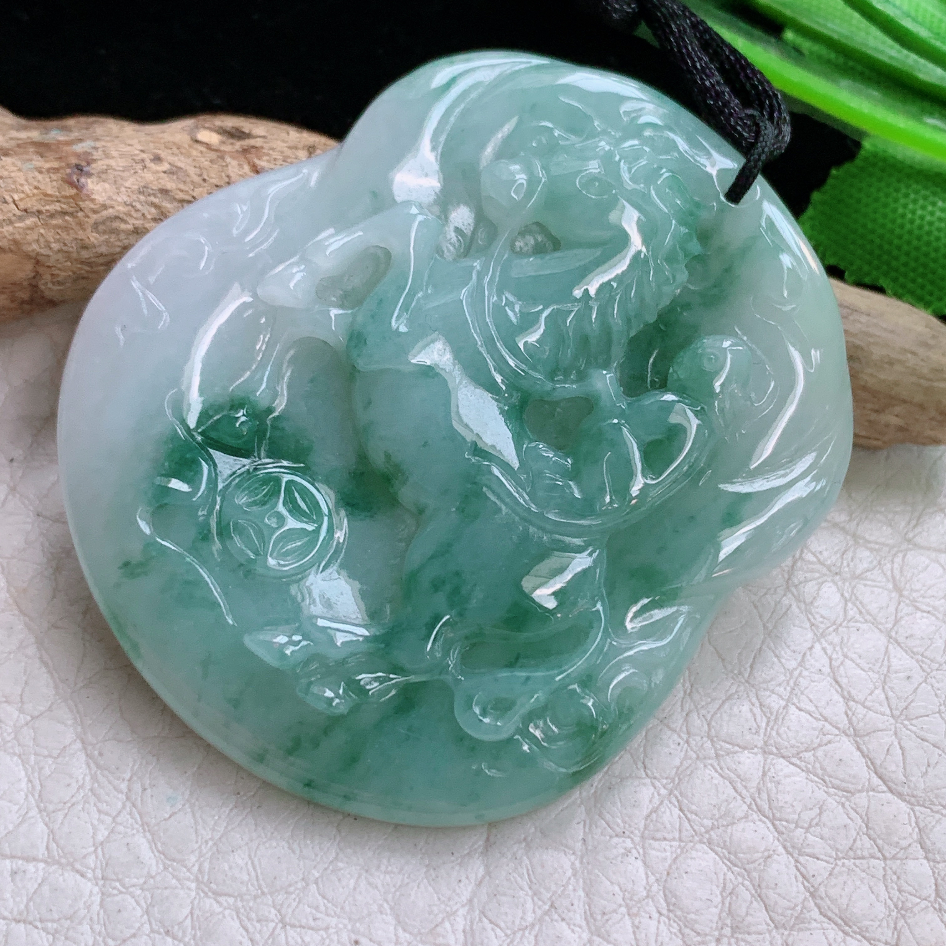 f8实拍48*41*5.7缅甸天然翡翠飘花生肖马吊坠马上封猴玉坠