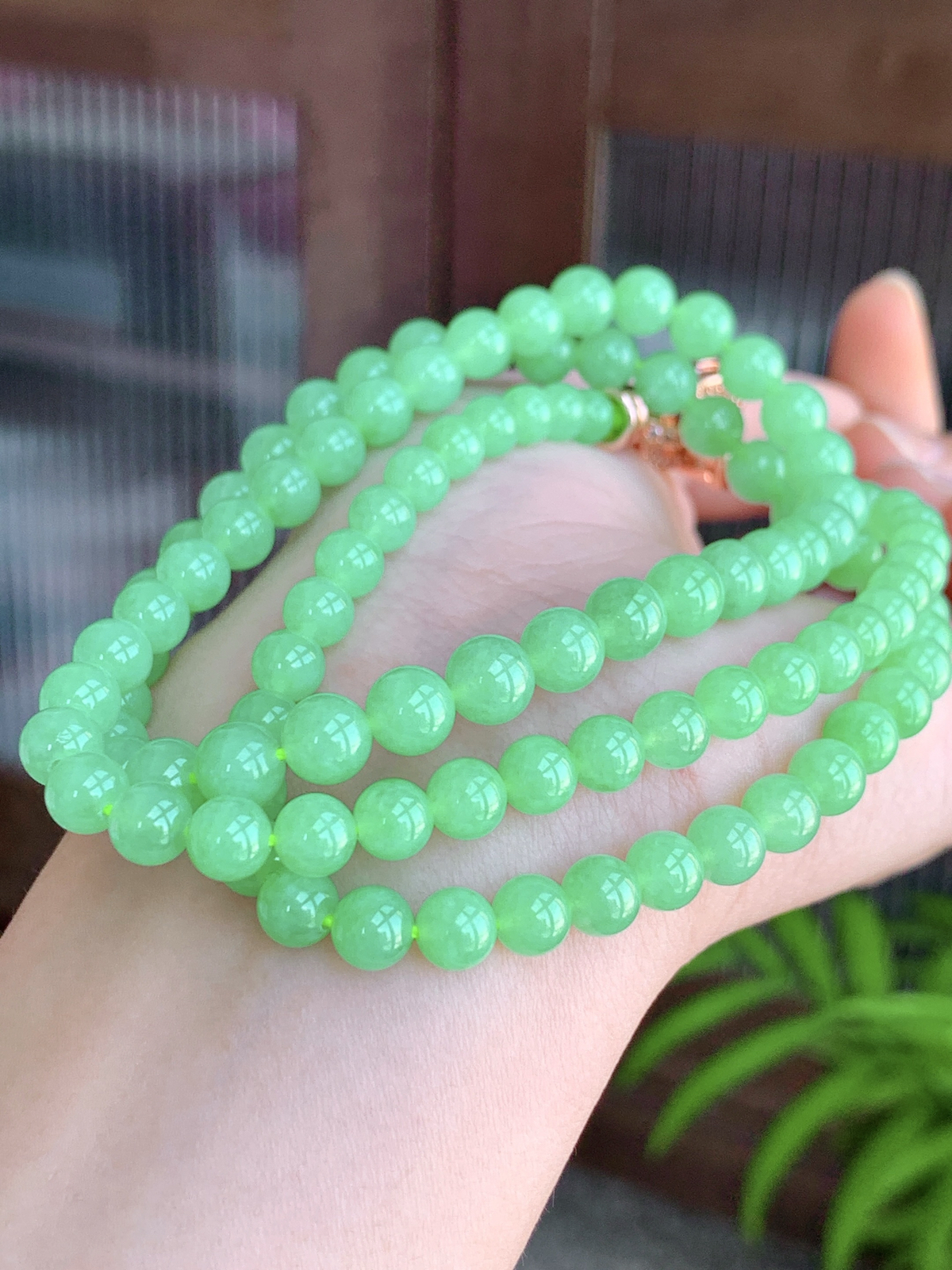 【珠子】冰甜绿珠链圆珠子珠链
【说明】缅料 性价比高  
【尺寸】5-6.2mm，30cm
【重量】36.4克