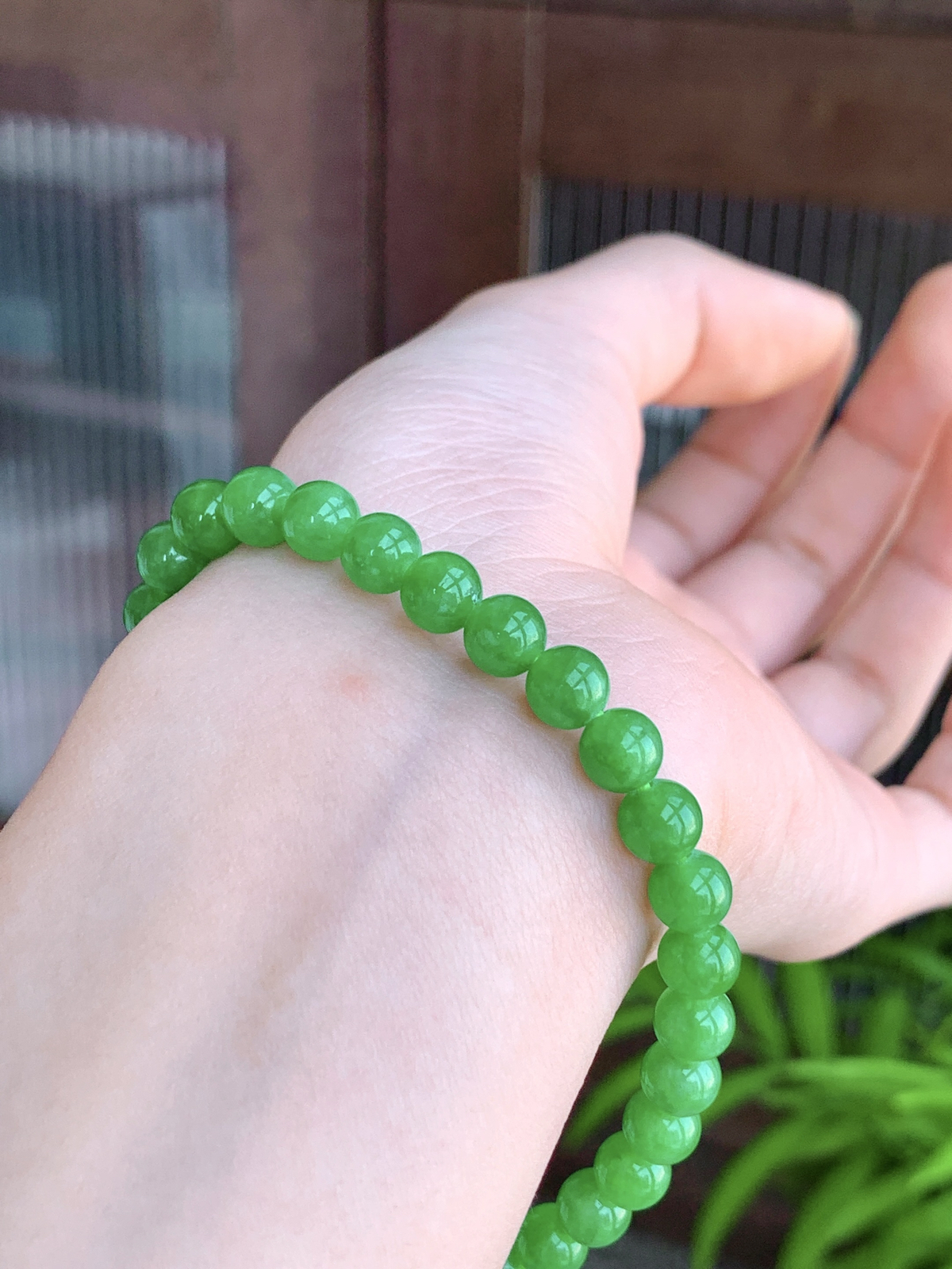 【珠子】冰阳绿手串满绿圆珠子手串
【说明】缅料 性价比高  
【尺寸】6.2mm
【重量】13.5