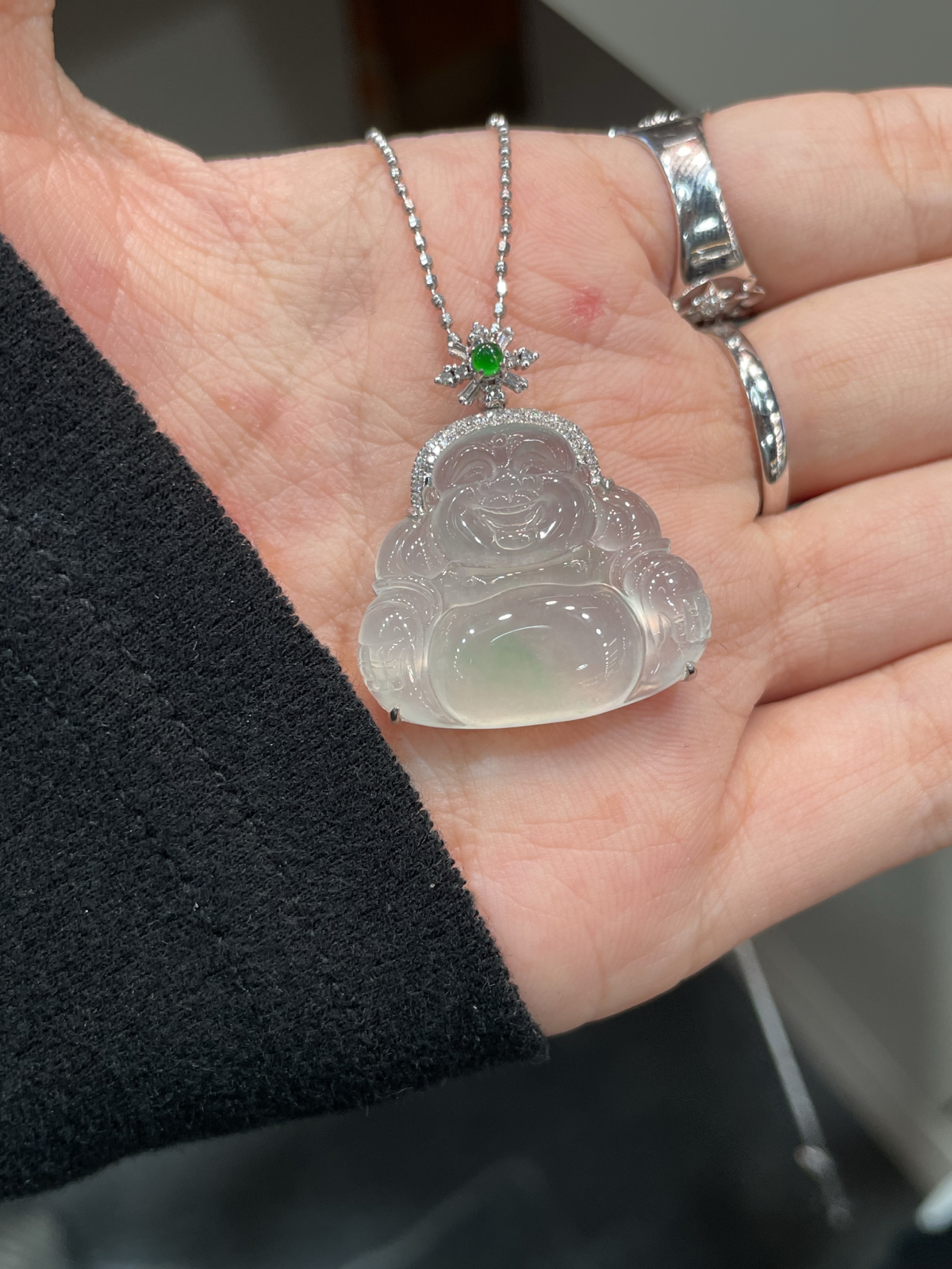 冰种 起光 飘绿 佛公吊坠

18k金简镶嵌