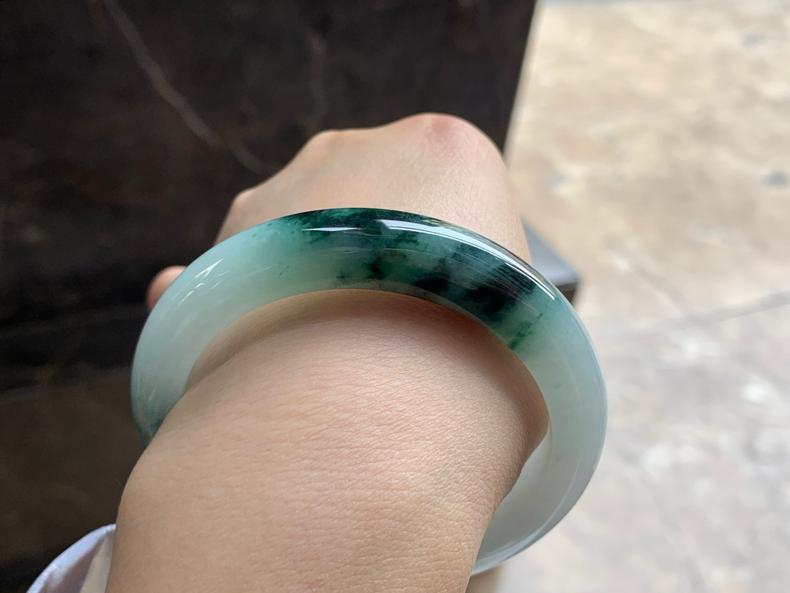 54-12.2-8.7

蓝花手镯^_^颜色鲜艳 玉质温润