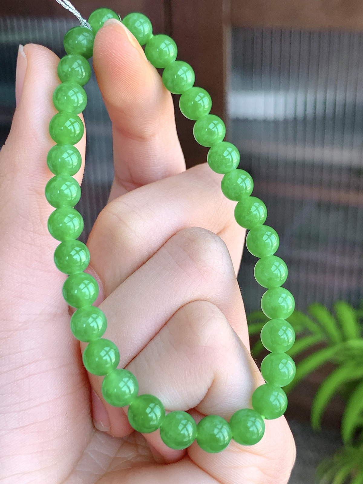 【珠子】冰阳绿手串满绿圆珠子手串
【说明】缅料 性价比高  
【尺寸】6.2mm
【重量】13.5