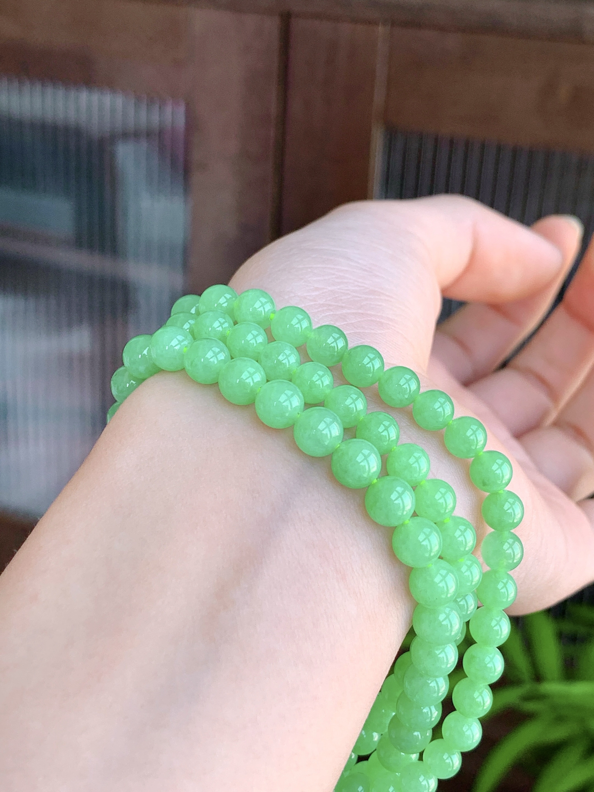【珠子】冰甜绿珠链圆珠子珠链
【说明】缅料 性价比高  
【尺寸】5-6.2mm，30cm
【重量
