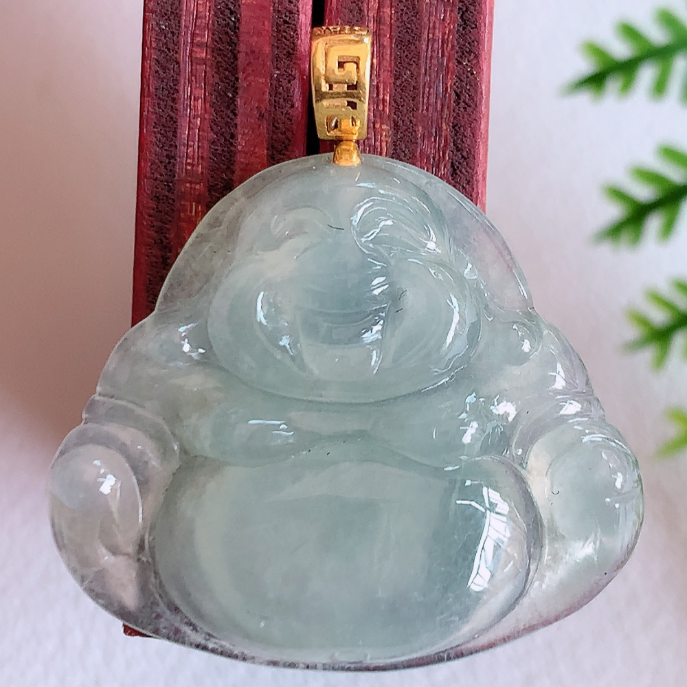 18k金扣冰润佛公挂件 玉质细腻  精雕弥勒佛，笑佛福耳垂肩，面相喜庆，开怀大笑，憨态可掬。惟妙惟肖