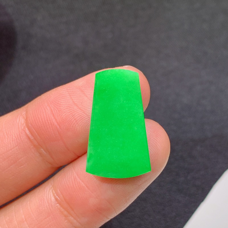 私人专拍
阳绿无事牌，镶嵌佳品，冰润色阳，种水好