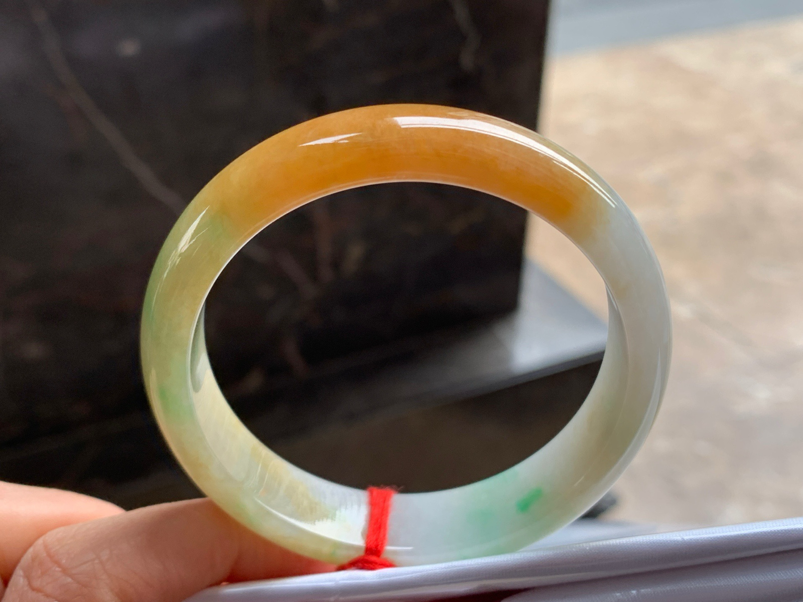 57-13.6-7

红翡手镯^_^颜色鲜艳 玉质温润 细腻