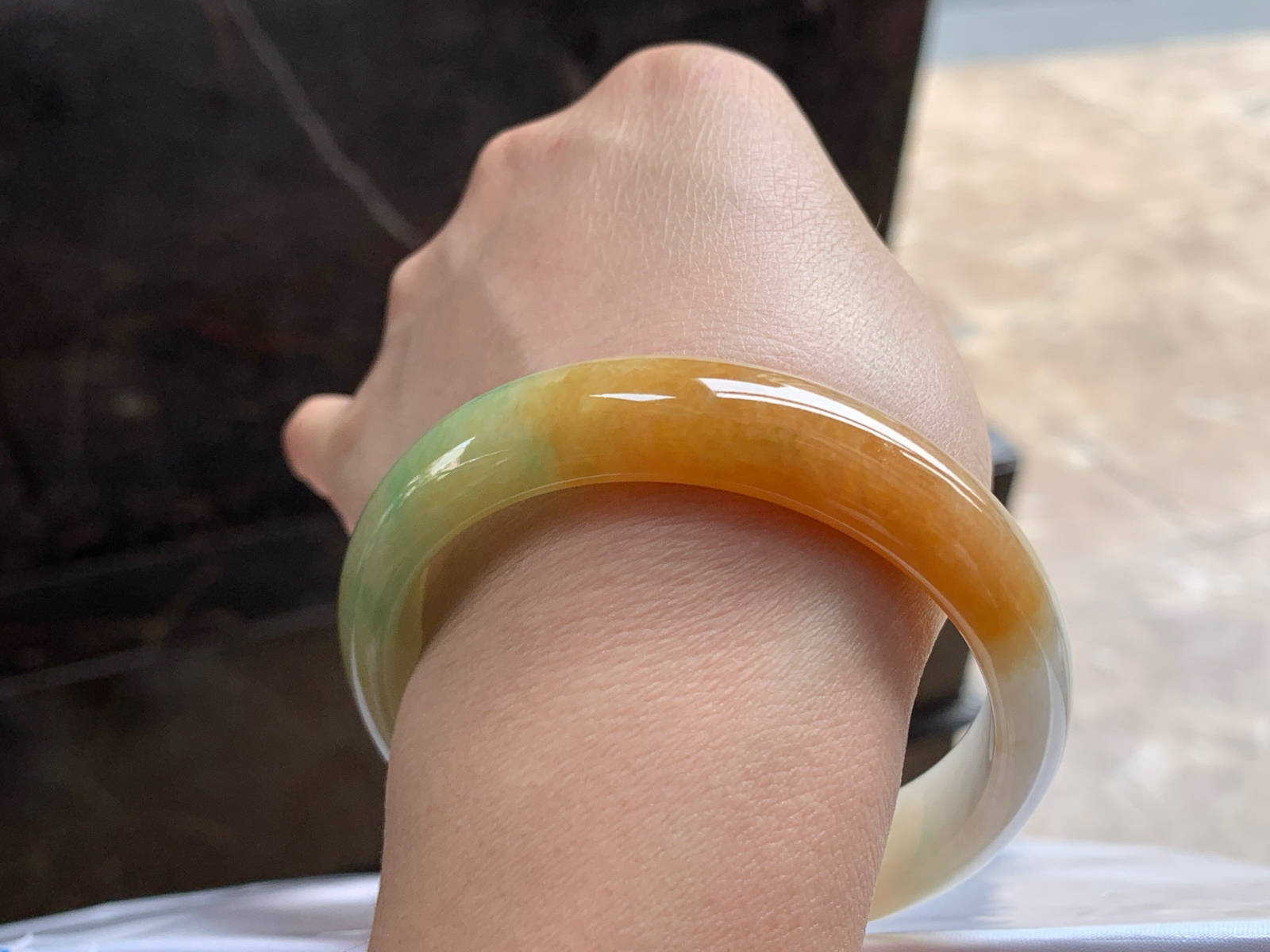 57-13.6-7

红翡手镯^_^颜色鲜艳 玉质温润 细腻