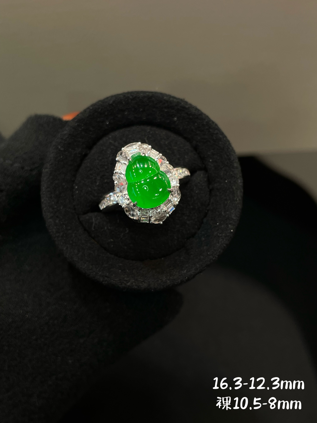 冰种 起光 阳绿 葫芦戒指

18k金配钻镶嵌