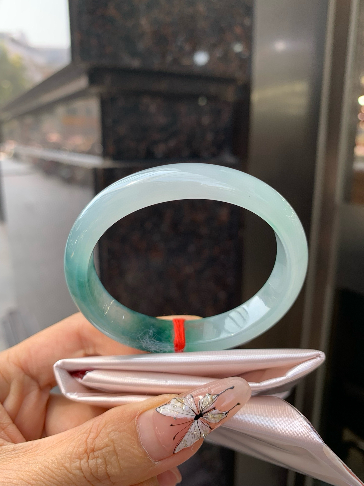 冰墨绿贵妃
54-45.8-7.2-11.8
打灯棉线，底妆冰透，细腻，烟雨入江南，丹青水墨，朦胧江