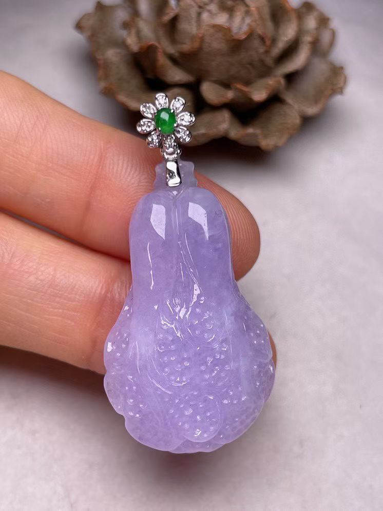 冰糯种紫罗兰【百财聚来】吊坠，真金真钻镶嵌，种水好，玉质细腻 .裸石尺寸 34.5*20.0