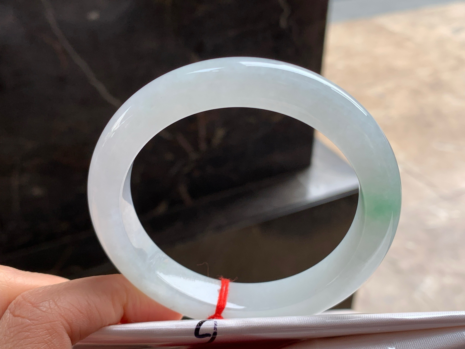 60-11.9-9.9

飘绿手镯^_^底妆干净 清新 大圈