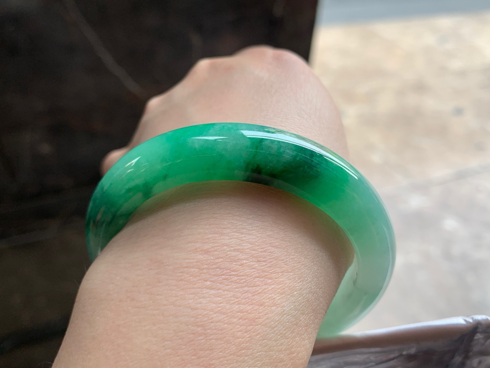 55-12.3-8.8

绿色手镯^_^颜色鲜艳 浓郁