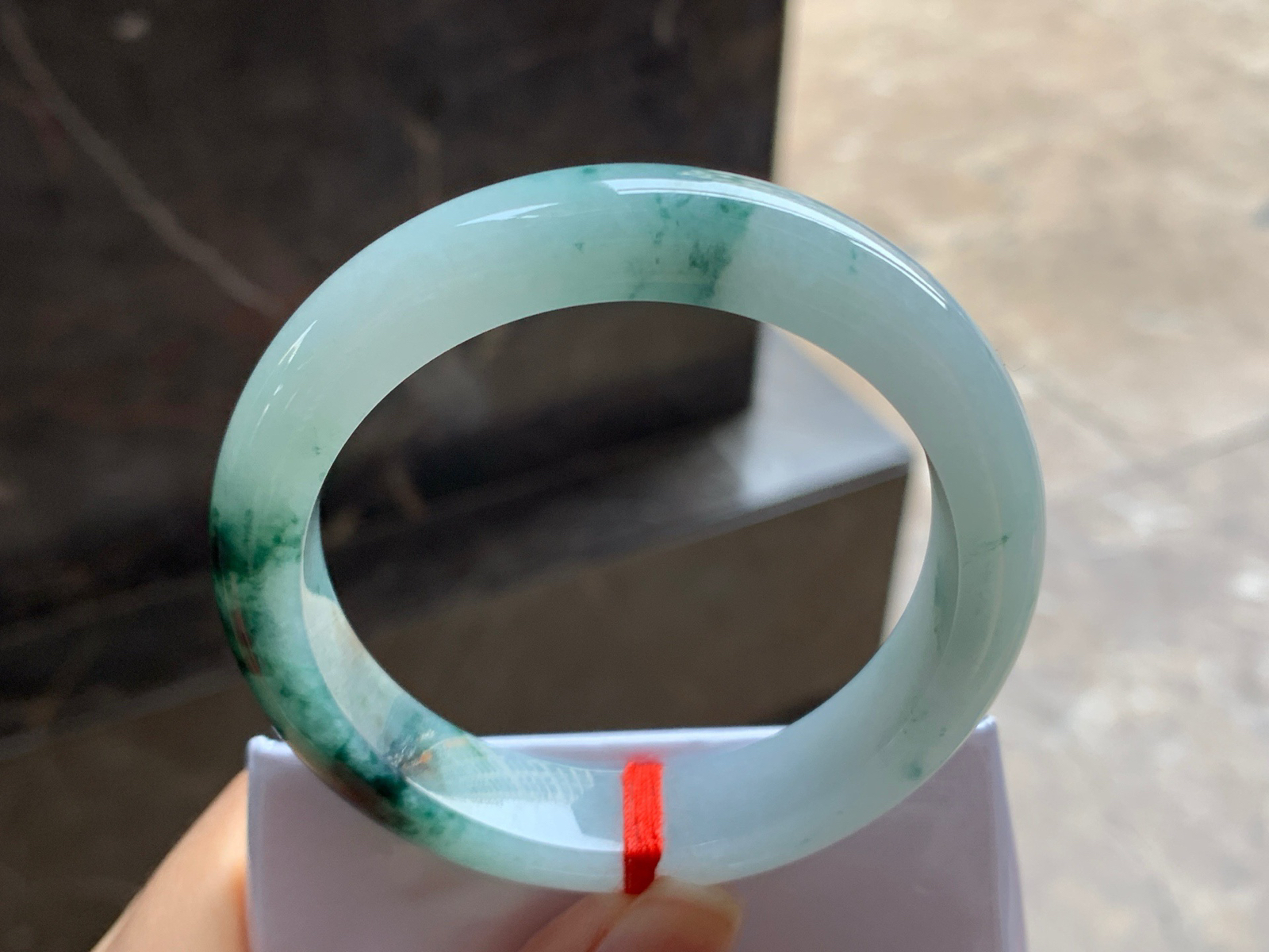 54-12.2-8.7

蓝花手镯^_^颜色鲜艳 玉质温润