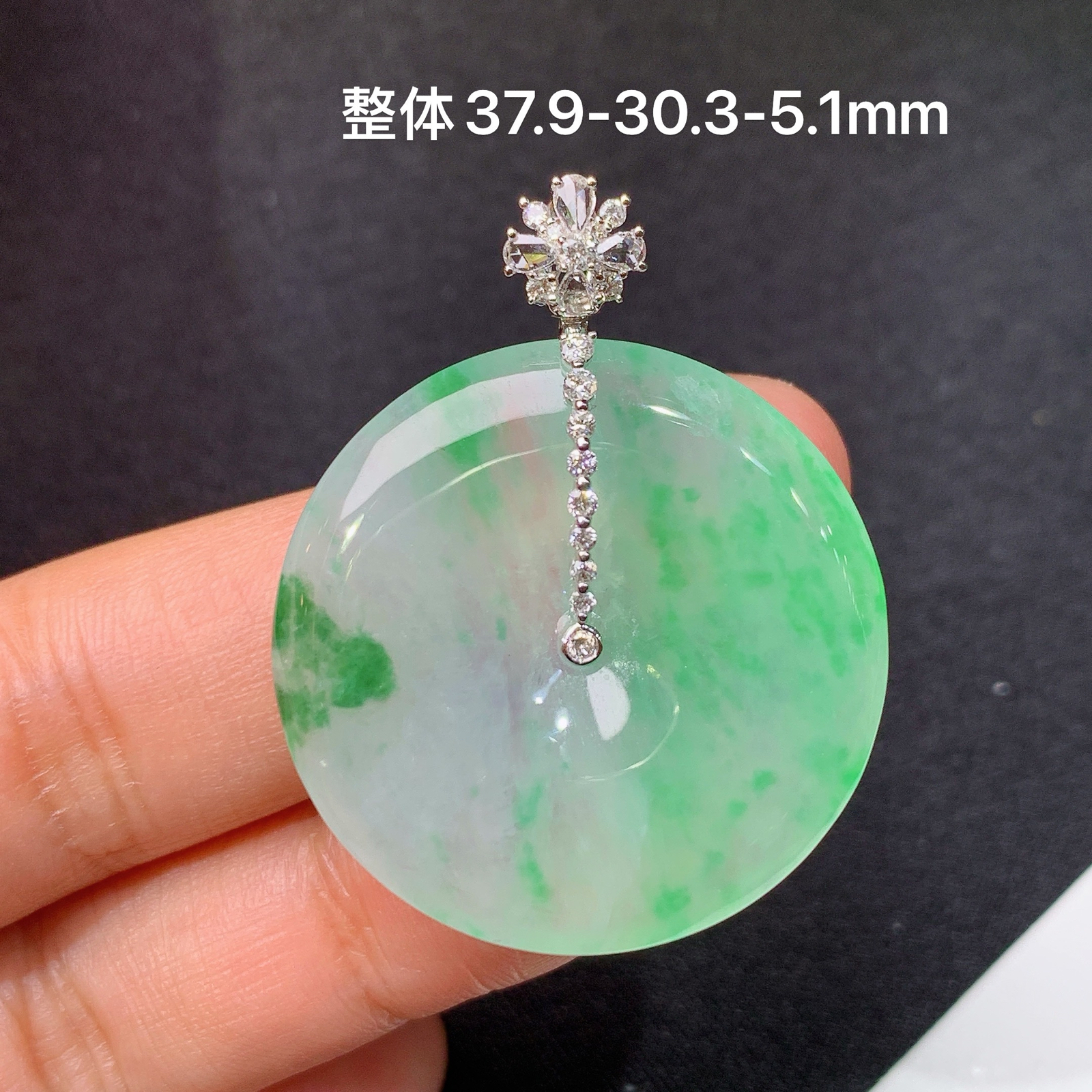 冰飘绿平安扣吊坠，18k金镶嵌，冰冰润润，玉质细腻，种水足，Fc 尺寸37.9*30.3*5.1