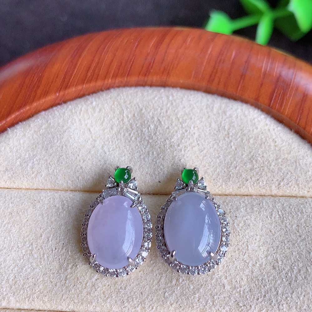 冰透紫罗兰翡翠925银镶嵌耳坠，自然光实拍，翠色灵动，颜色漂亮，种老水足，品相佳，佩戴佳品！W502