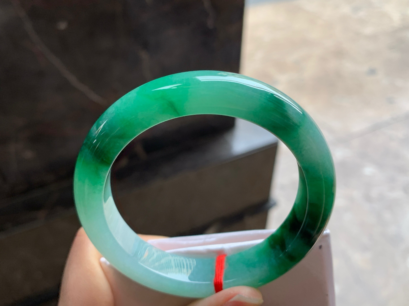 55-12.3-8.8

绿色手镯^_^颜色鲜艳 浓郁