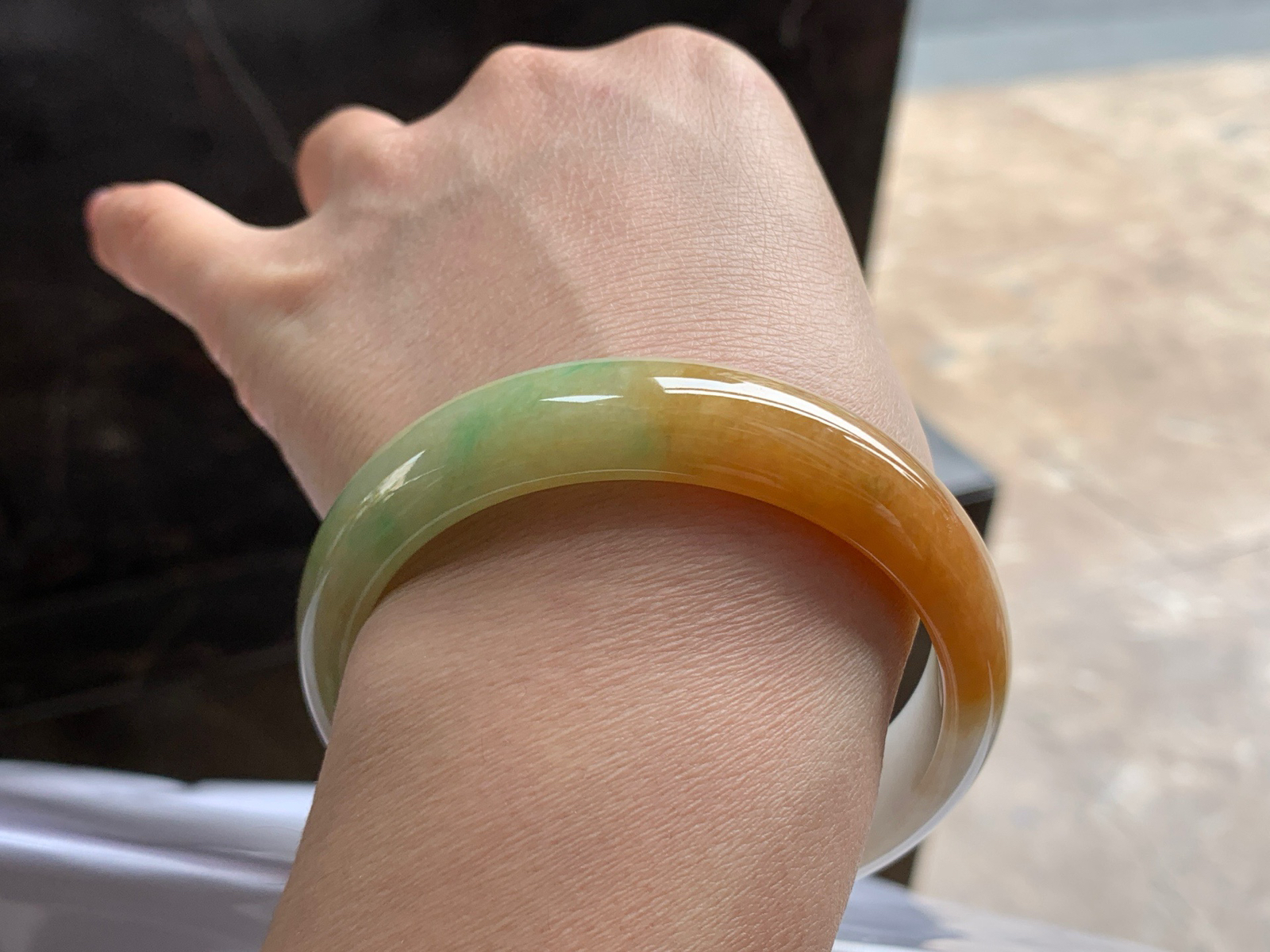 57-13.6-7

红翡手镯^_^颜色鲜艳 玉质温润 细腻