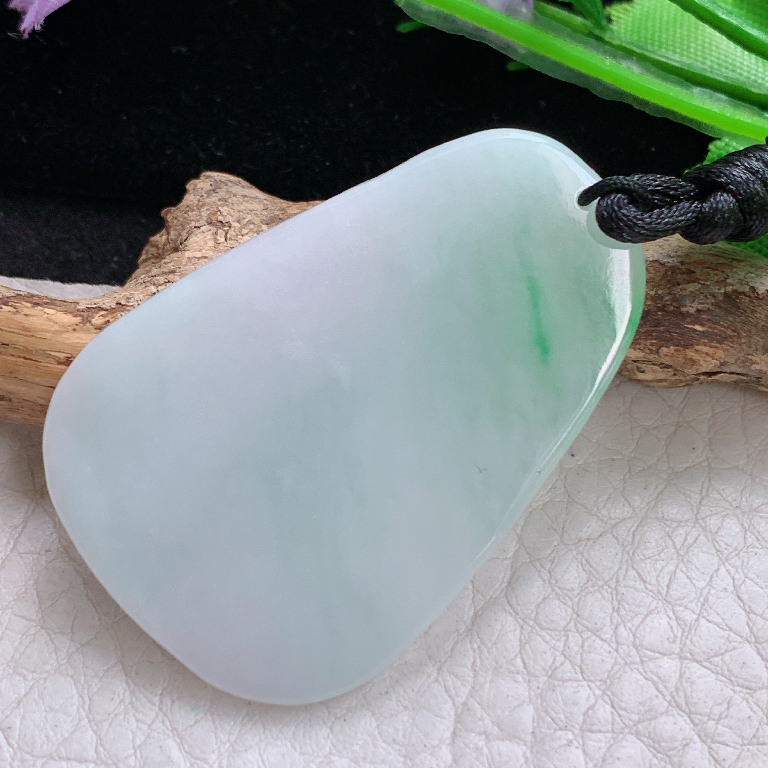 f8实拍46*31*6缅甸天然翡翠飘绿花生肖虎吊坠生肖下山虎守护神项坠