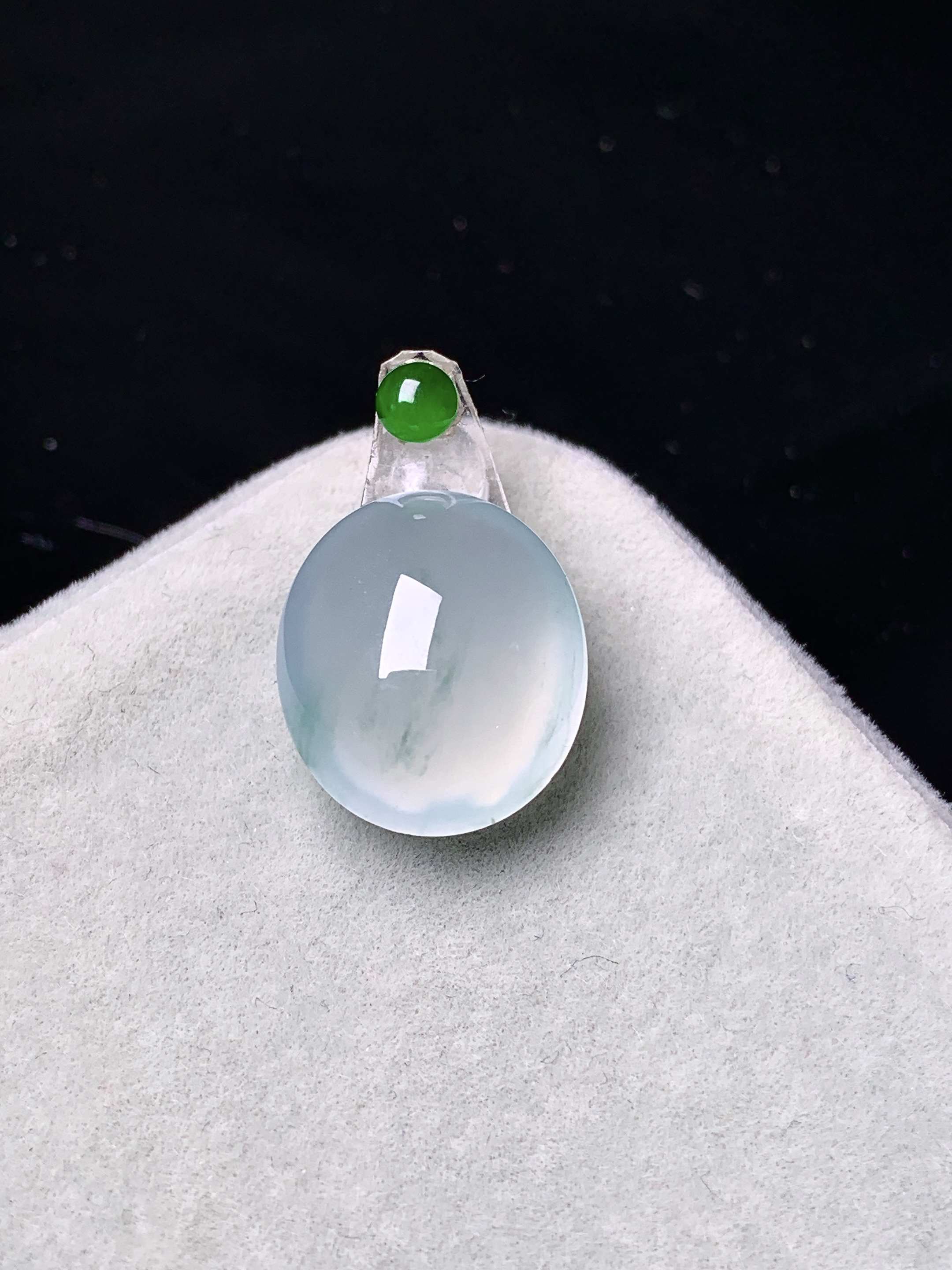 镶嵌款 冰种蛋面吊坠 玉质细腻 色泽艳丽清新 整体尺寸14.5*12.5*7