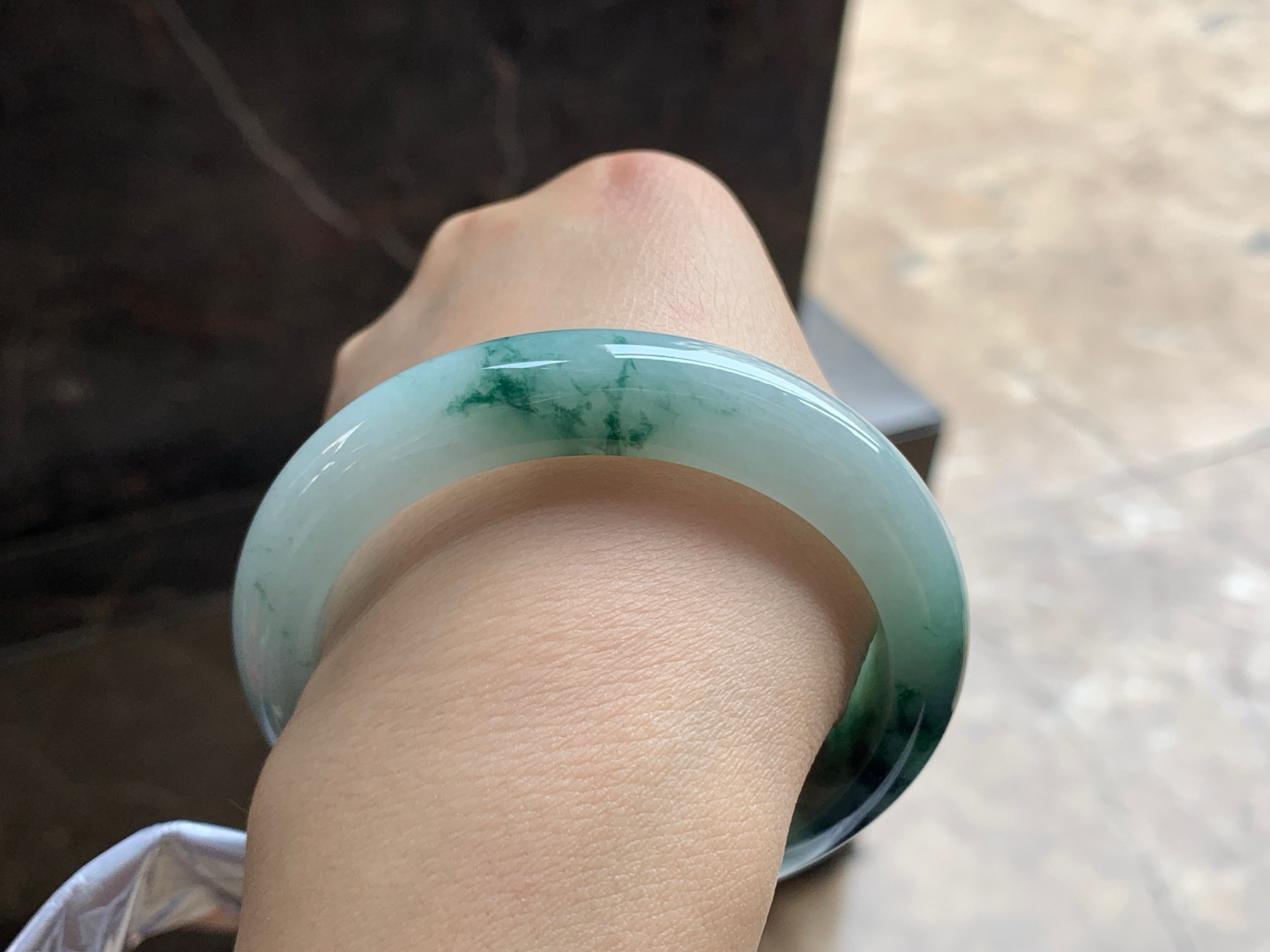 54-12.2-8.7

蓝花手镯^_^颜色鲜艳 玉质温润