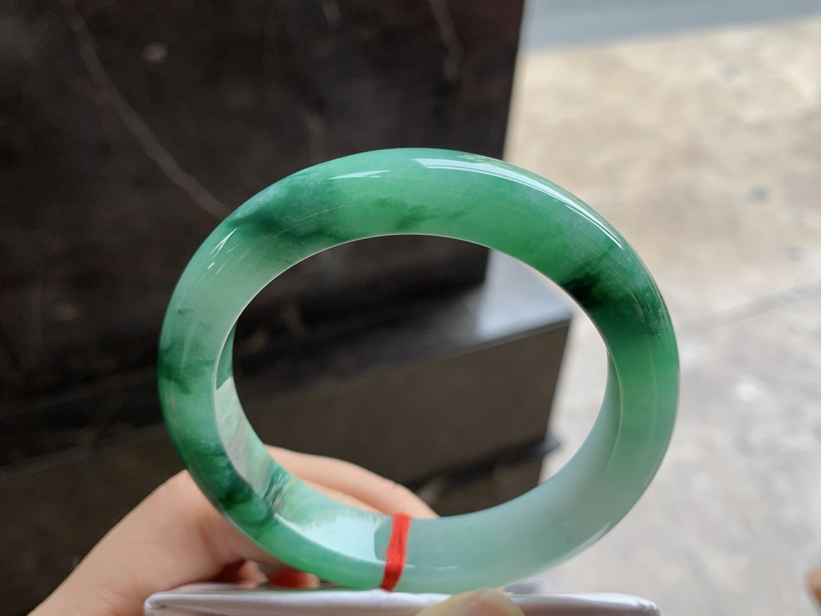 55-12.3-8.8

绿色手镯^_^颜色鲜艳 浓郁