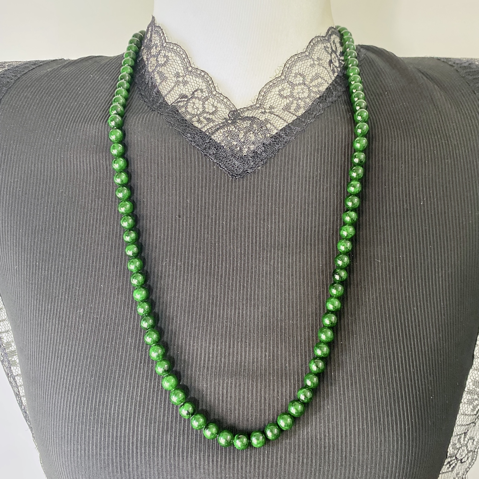 缅甸天然翡翠A货，卡7.5水润辣绿圆珠项链手链，尺寸：7.5mm/90颗，长度680mm，重量：69.85g