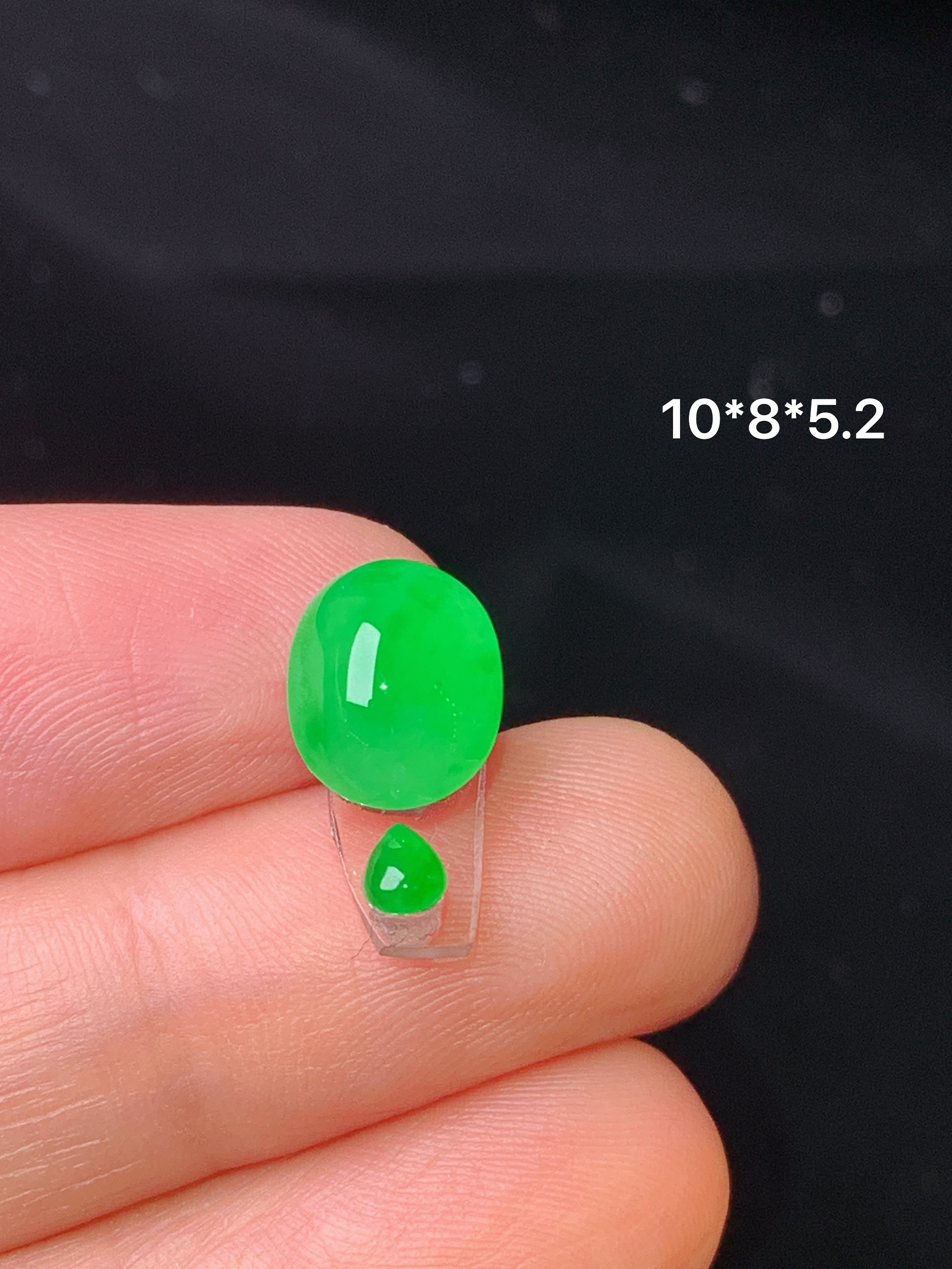 镶嵌款 满绿蛋面吊坠 玉质细腻 色泽艳丽清新 整体尺寸10*8*5.2