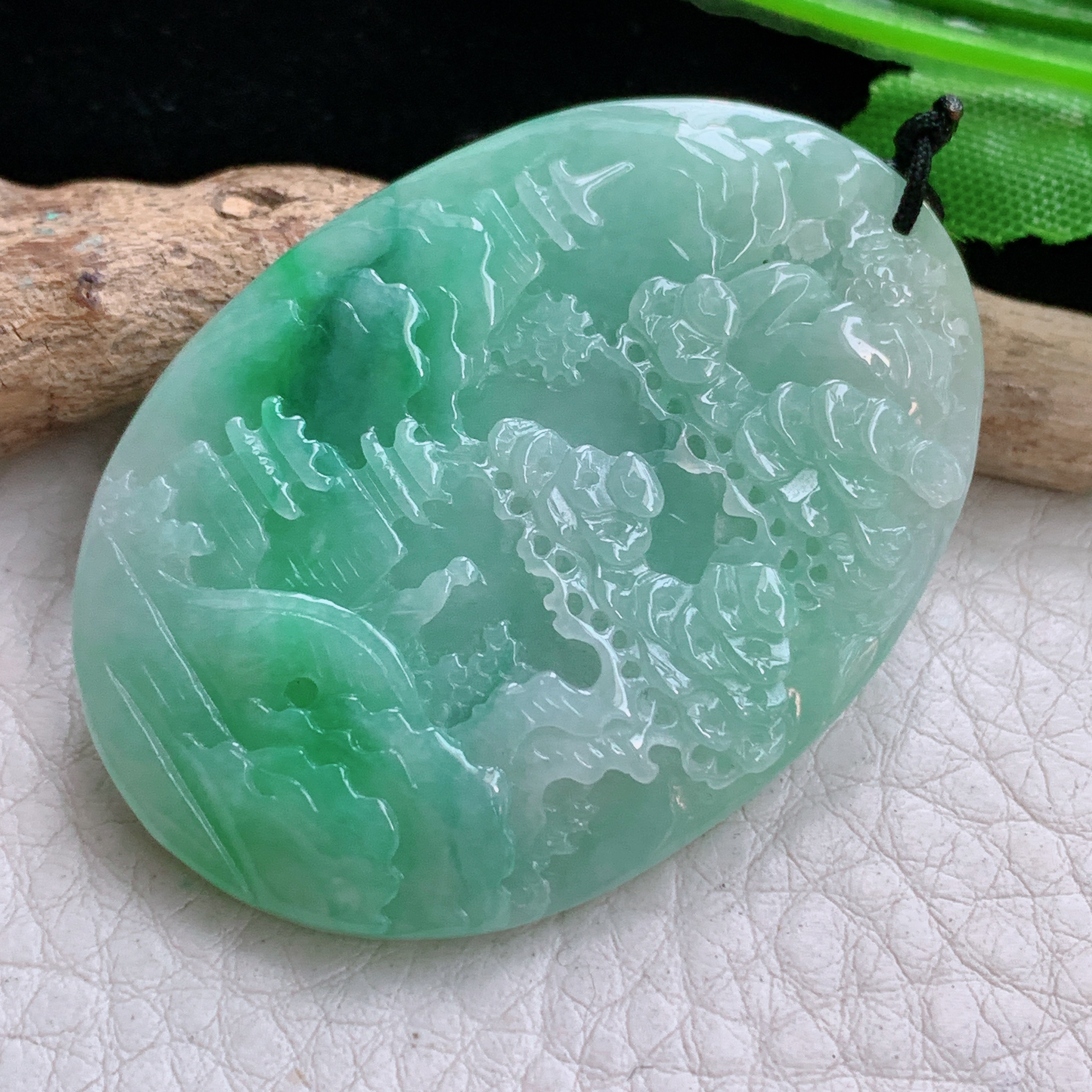 f8实拍49*35*6缅甸天然翡翠飘绿花山水牌吊坠