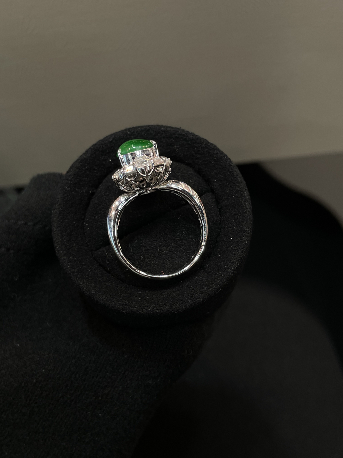 冰种 起光 阳绿 葫芦戒指

18k金配钻镶嵌