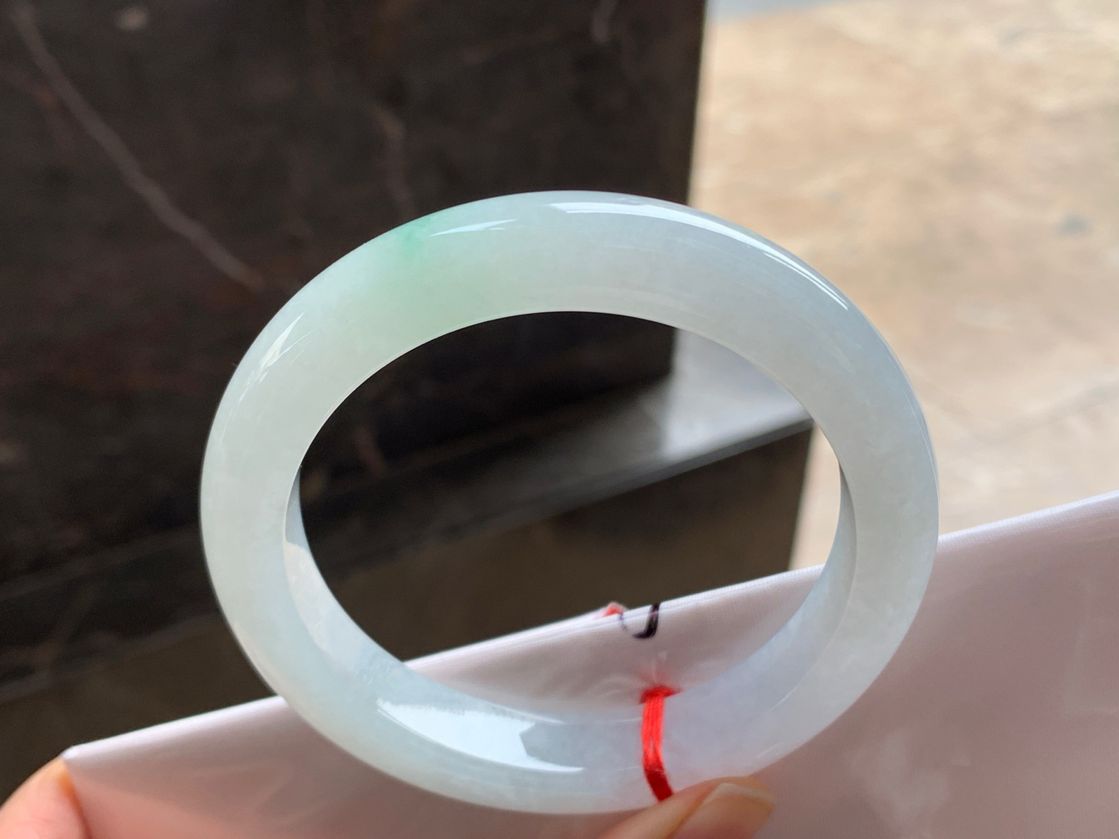 60-11.9-9.9

飘绿手镯^_^底妆干净 清新 大圈